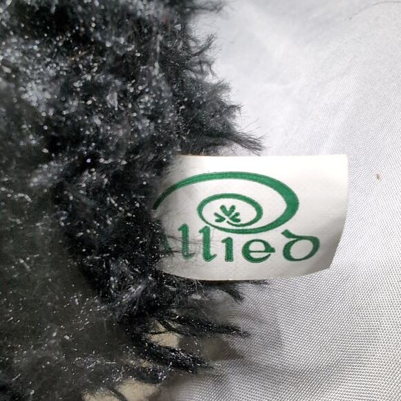 Huggable Irish Friends Shamrock Sheep Ornament Shaggy Black Scarf Allied - Picture 10 of 14